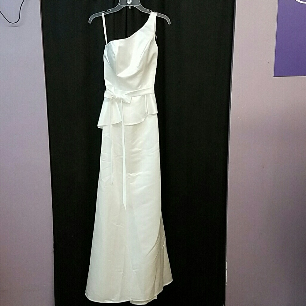 Elegant wedding dress