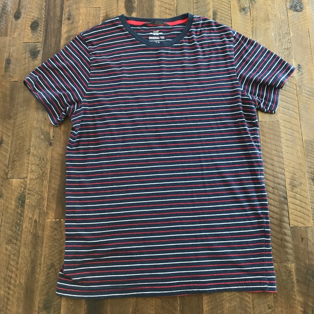 Navy blue, white, and red H&M men's t-shirt.