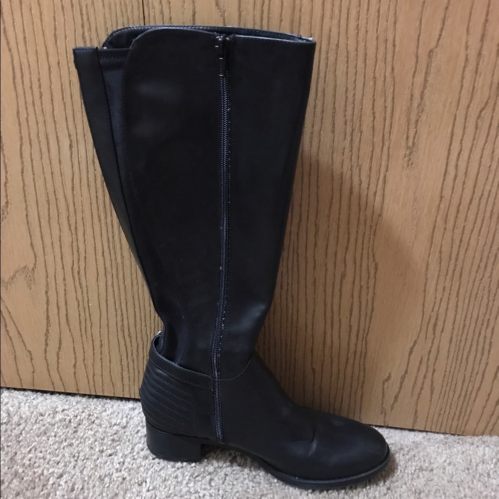 Boots - Picture 3 of 3