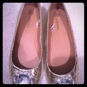 Kids golden ballet flat .