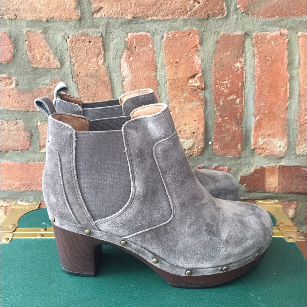 Clarks Originals grey suede clog booties, sz 8