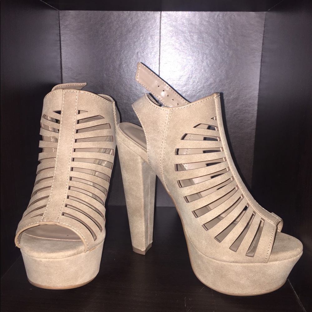 High heels! NEVER WORN!!!! Perfect condition!!