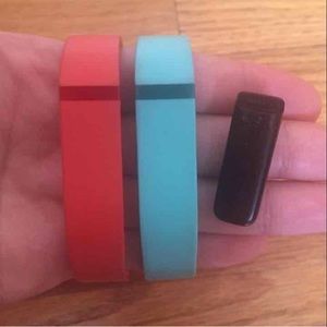Fitbit Flex with two wristbands AND charger !