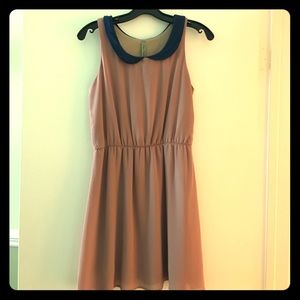 Peter pan collared dress