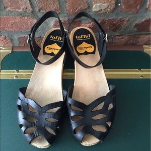 Swedish Hasbeens Ornament Clog sandals, sz 7.5