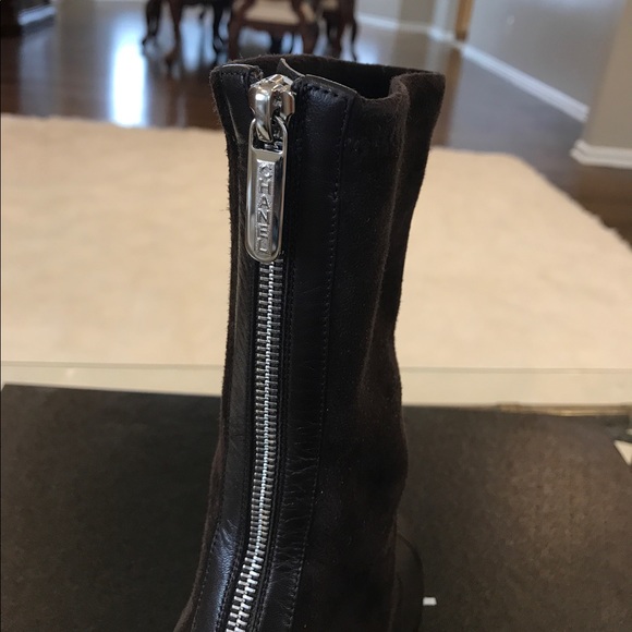 Authentic Chanel mid calf boots. Size 35.5 $725.00 - Picture 5 of 7