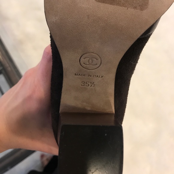 Authentic Chanel mid calf boots. Size 35.5 $725.00 - Picture 7 of 7