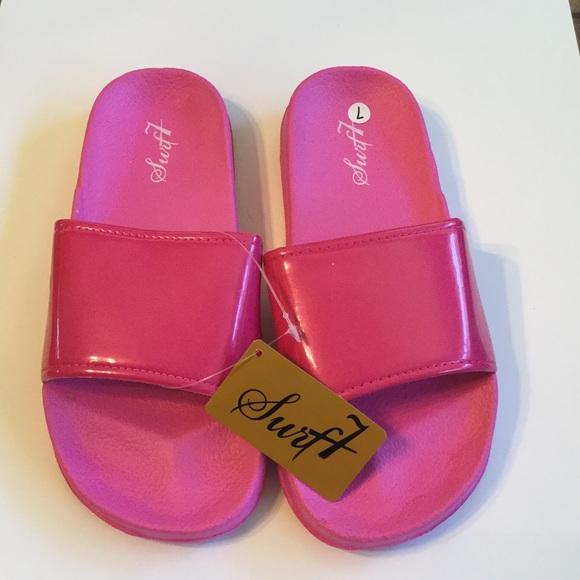 Swift Shoes - Beach / Poolside Sandals Swift Shoes - Beach / Poolside Sandals