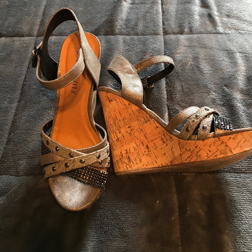 Vanity Wedges/ Like New Condition