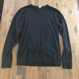 Men's H&M black crew neck.