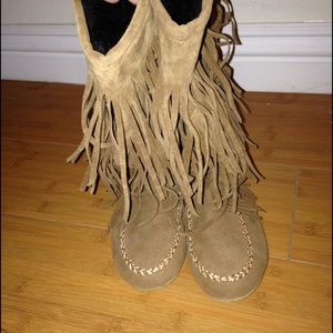 BNWOT Fringed moccasin style boots
