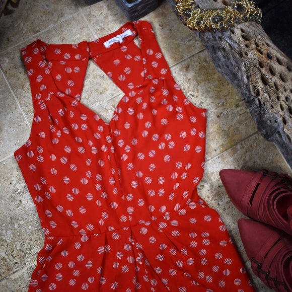 BCBGeneration shorts romper with open back. - Picture 3 of 8