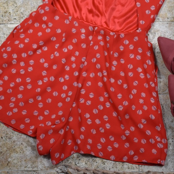 BCBGeneration shorts romper with open back. - Picture 7 of 8