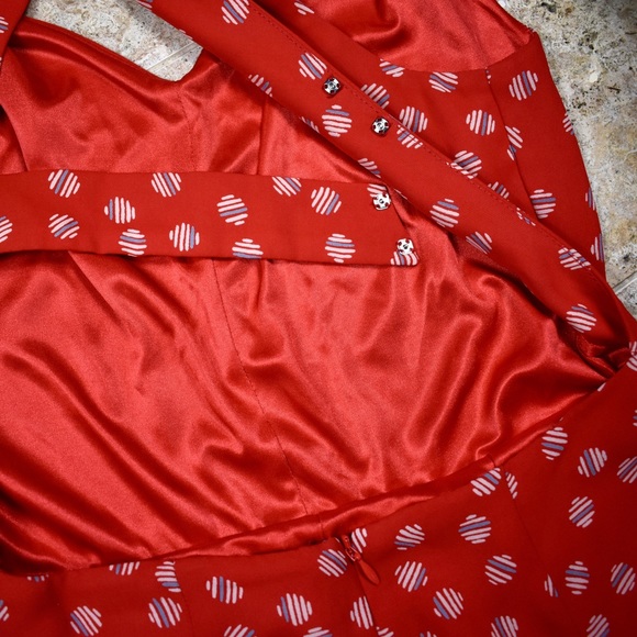 BCBGeneration shorts romper with open back. - Picture 5 of 8