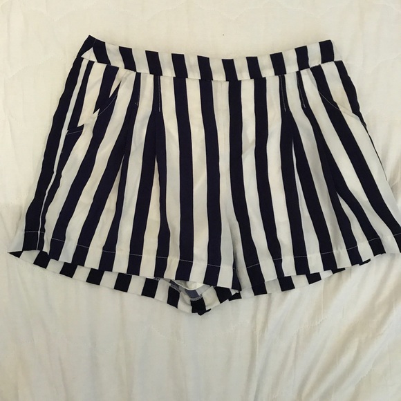 High waisted shorts - Picture 1 of 3