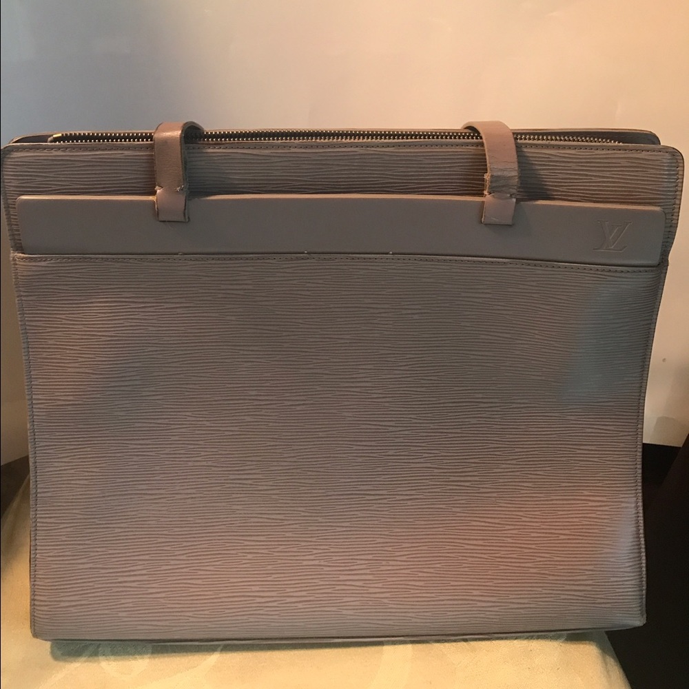 AUTHENTIC LOUIS VUITTON LILAC CROISETTE