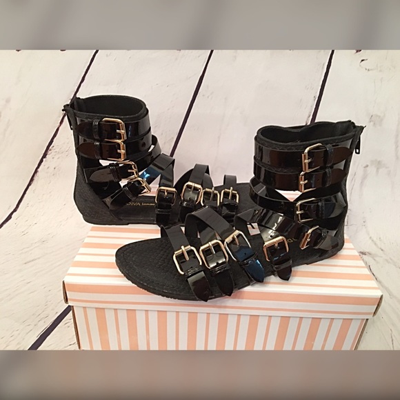 💕Beautiful black strappy flat-! 💕 - Picture 2 of 4