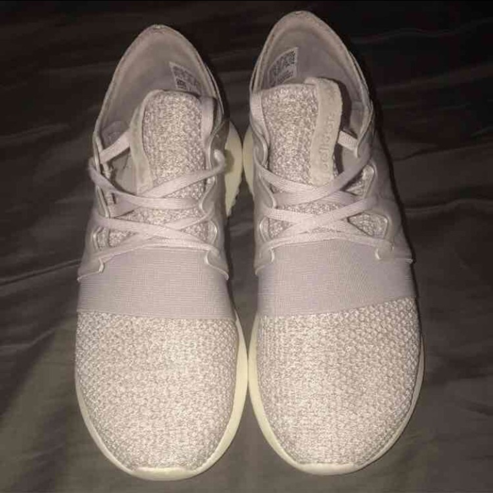 Woman adidas tubular viral'