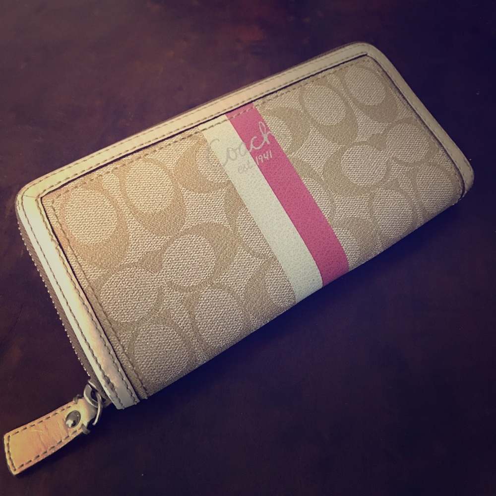 Coach Zip-up Wallet