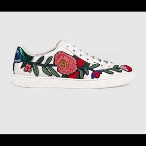 Women's Gucci sneakers