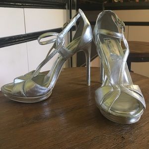 Size 6.5 Silver BCBG MAXAZRIA Heels