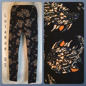 🚫🚫SOLD 🚫🚫🦄🦄LuLaRoe OneSize Black w/ Goldfish