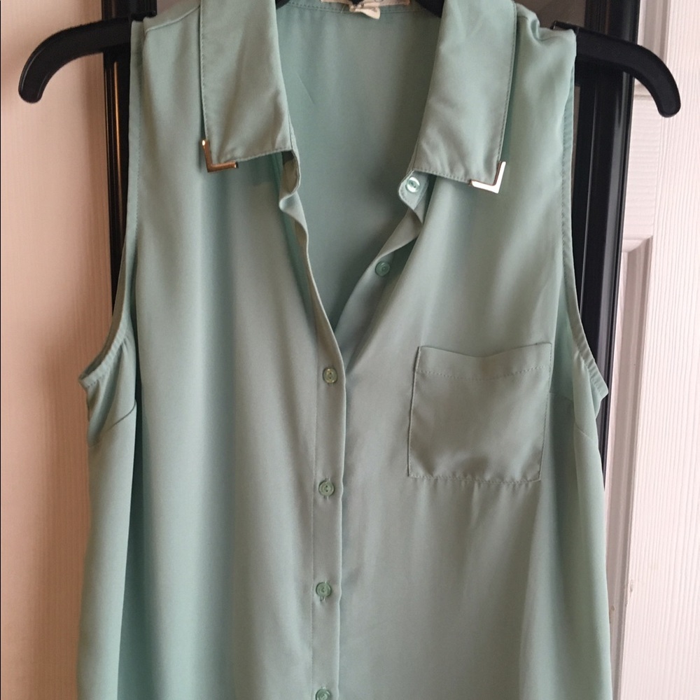 Light blue tank top with front knot