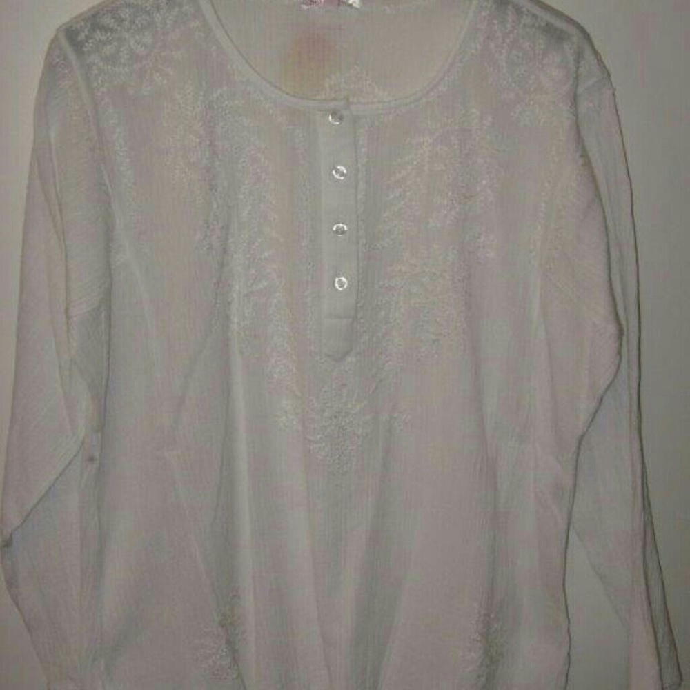 New detailed embroidered tunic top Size 2X 2 pcs