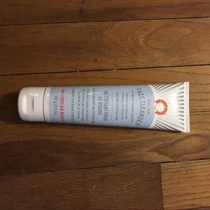 First aid beauty face cleanser