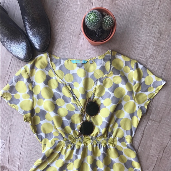 Boden Tops - BODEN Bubble Dot V-Neck Silk Short Sleeve Blouse