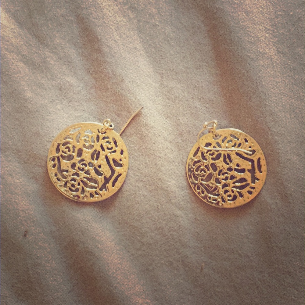 Kendra Scott earrings