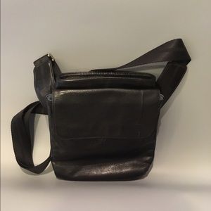 Tumi Cross Body Leather Bag Black