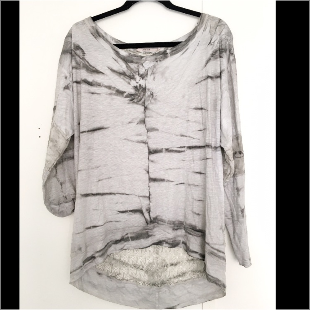 Language top with lace back 🎹