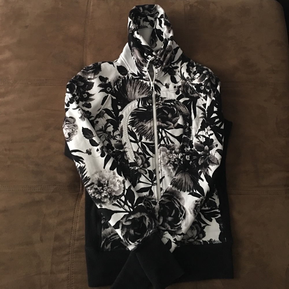 EUC Lululemon scuba hoodie
