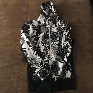 EUC Lululemon scuba hoodie