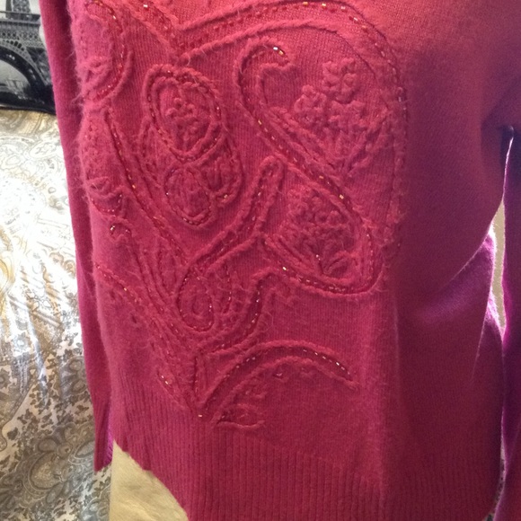 💠VINTAGE💠Raspberry Pink Beaded Sweater 💞 - Picture 3 of 6