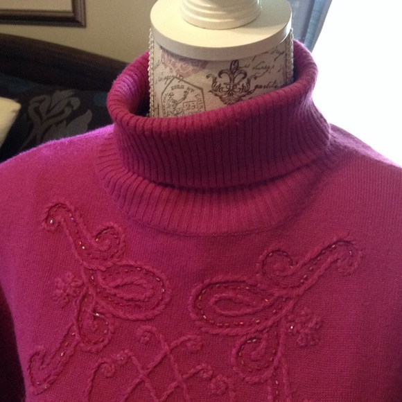 💠VINTAGE💠Raspberry Pink Beaded Sweater 💞 - Picture 4 of 6