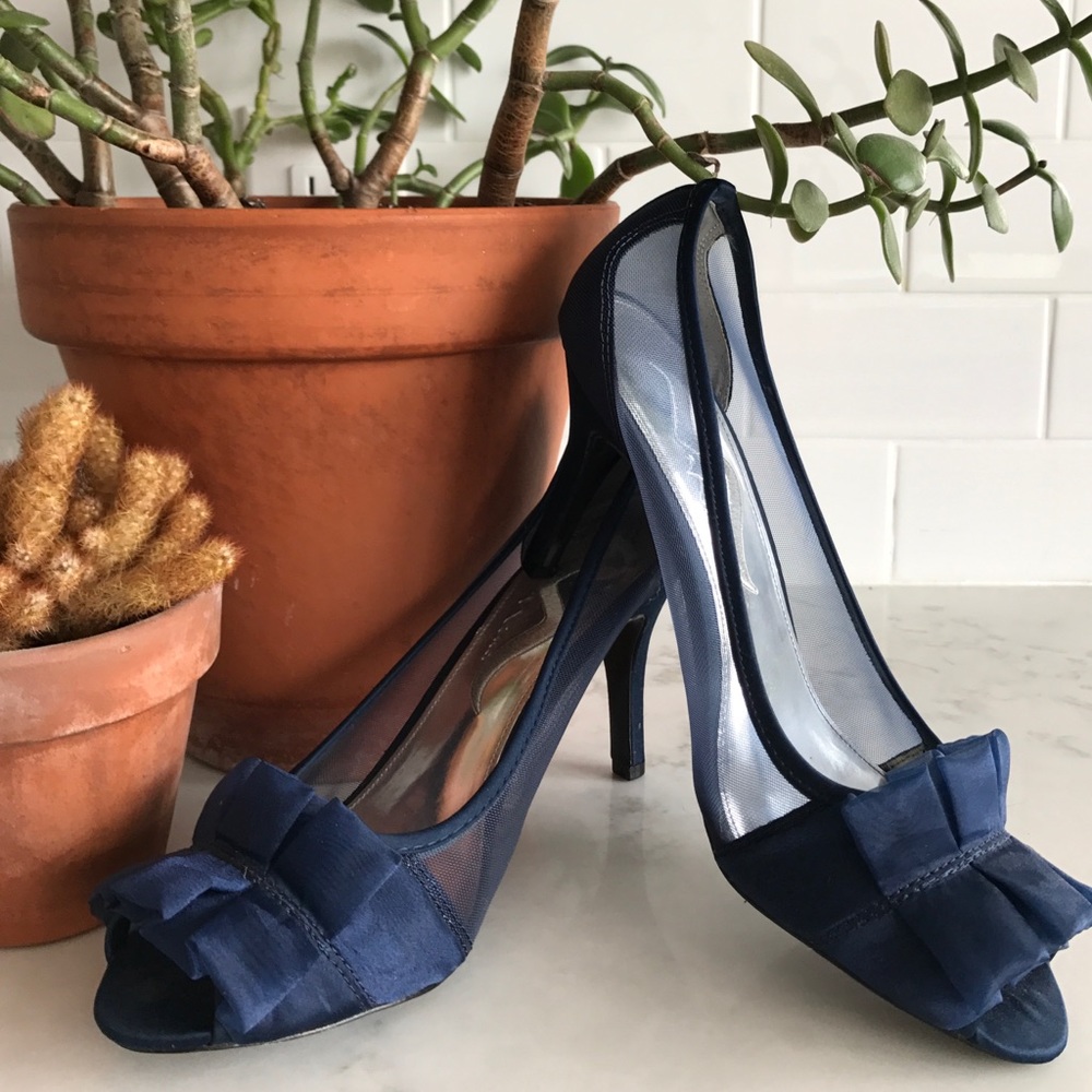 Hardly worn Marie Antoinnette styled blue pumps