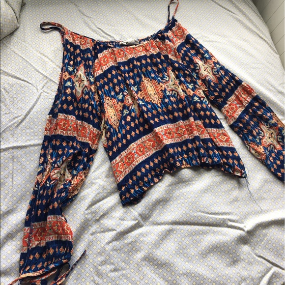 LA hearts size small cold shoulder top super comfy - Picture 1 of 3