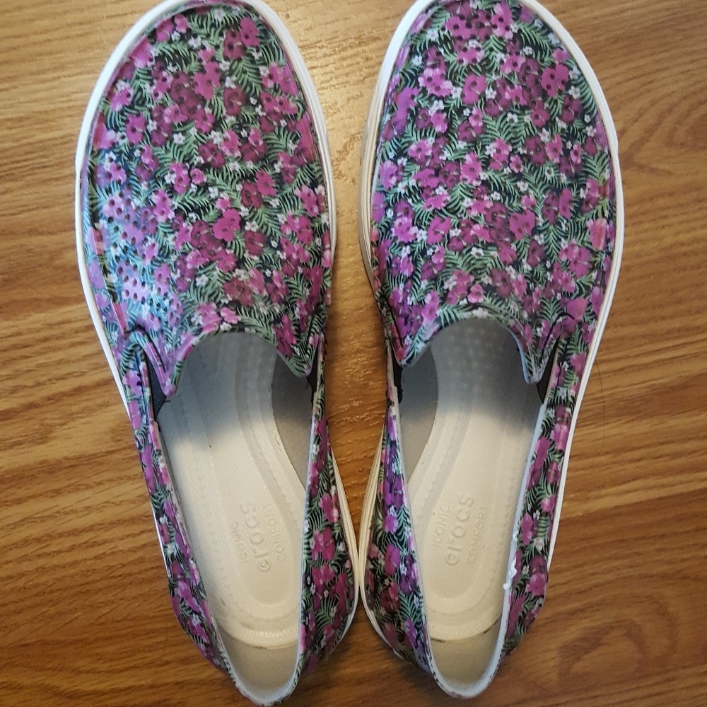 🎉🎊🎉Crocs Loafers Hostess Pick 🎉🎊🎉