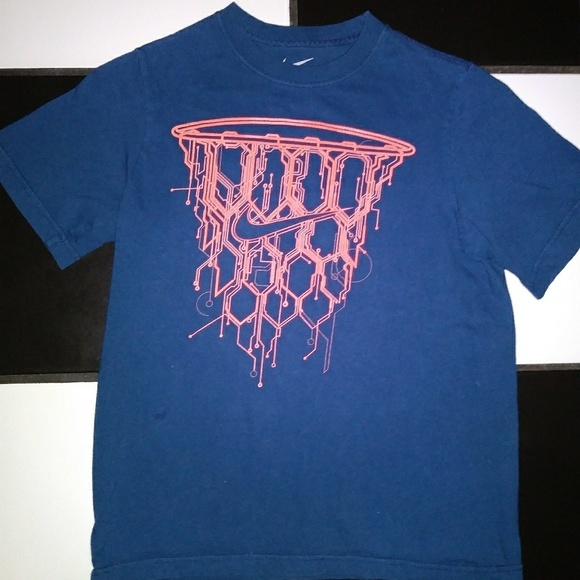 4 NIKE SHIRTS! - Picture 6 of 6