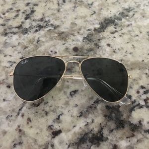 ❌❌SOLD❌❌ Authentic Aviator raybans!!