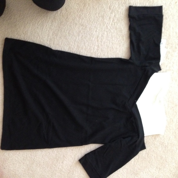 💵 NEED GONE!! Cold shoulder dress - Picture 4 of 5