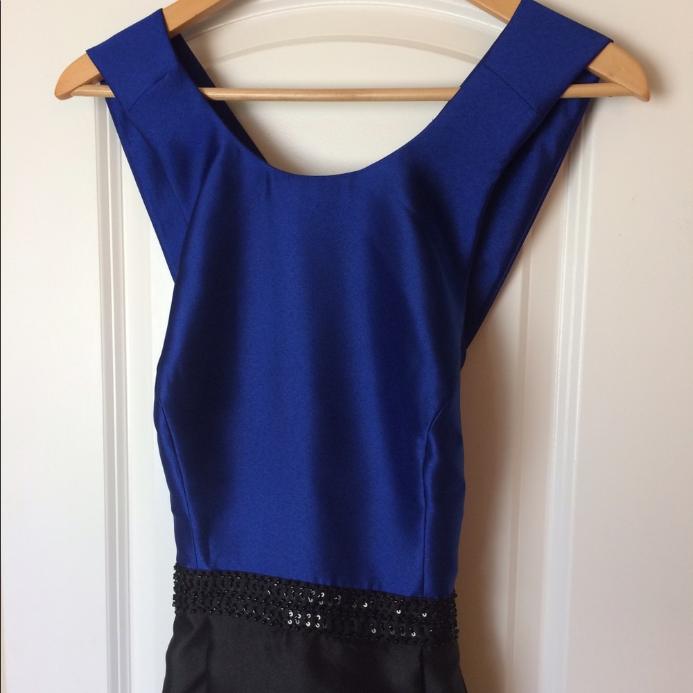 Sleeveless Ball Gown 💙