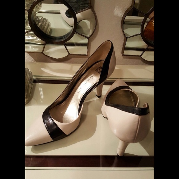 Cream and black high heel shoe - Picture 2 of 2