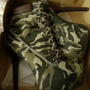 Army fatigue ankle boots