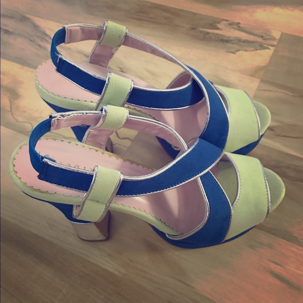 Mercuryduo neon green with navy blue high heel