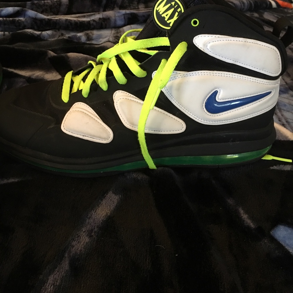 Nike - Picture 2 of 5