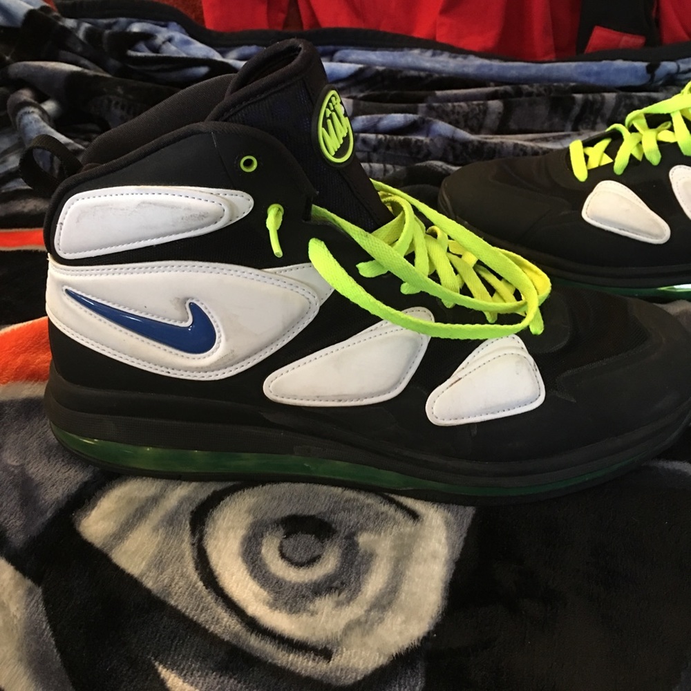 Nike - Picture 3 of 5