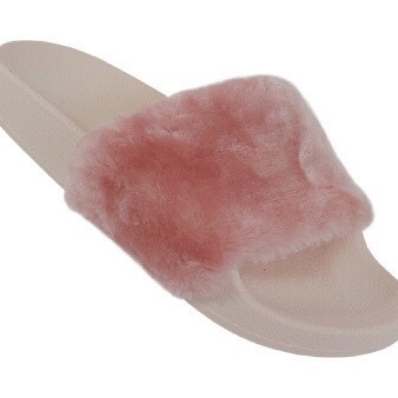 🔥HOT ITEM🔥 Pink Fur Slides - Picture 1 of 3